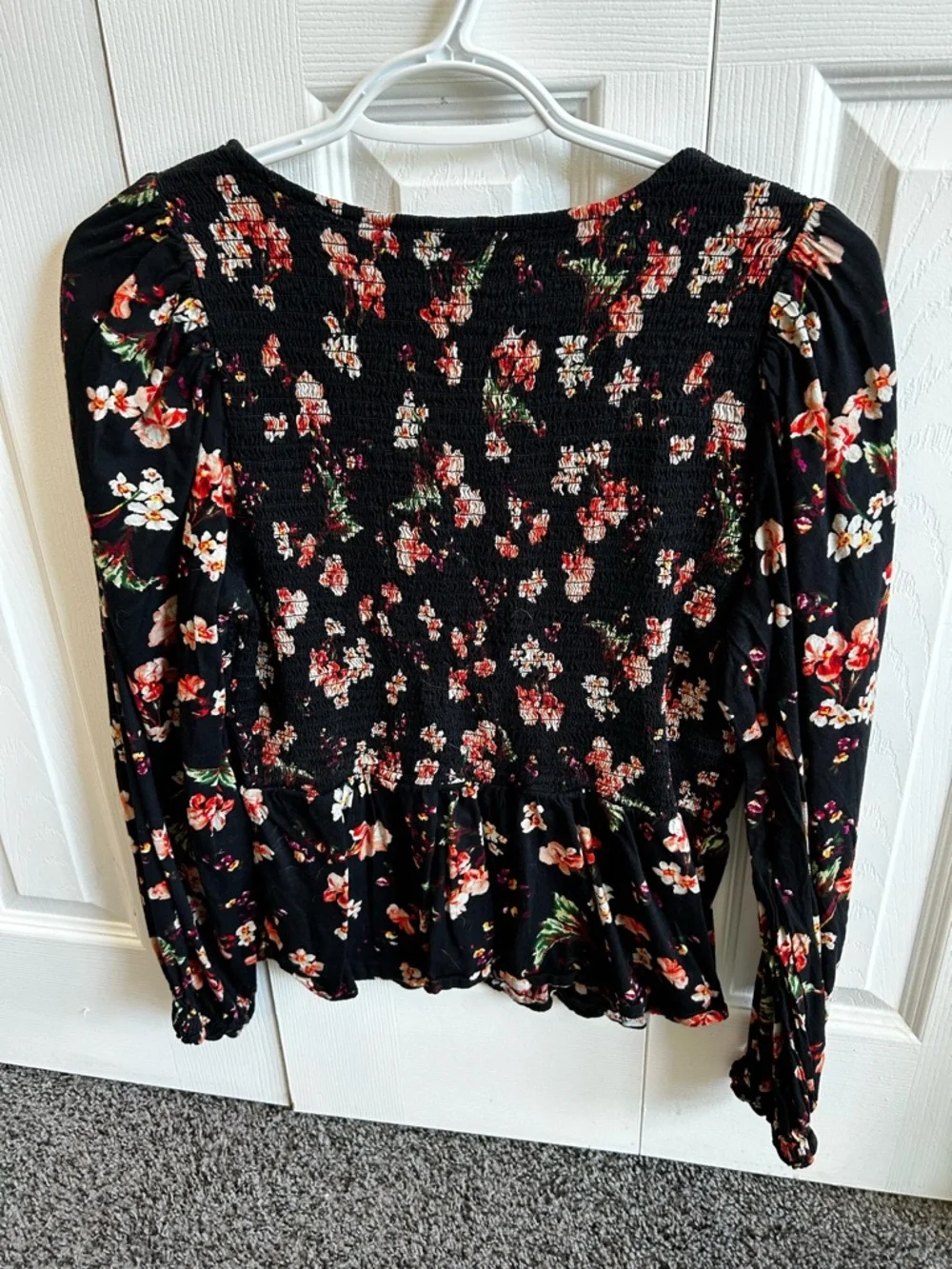Old Navy Floral V-Neck Long Sleeve Top - Picture 4 of 4